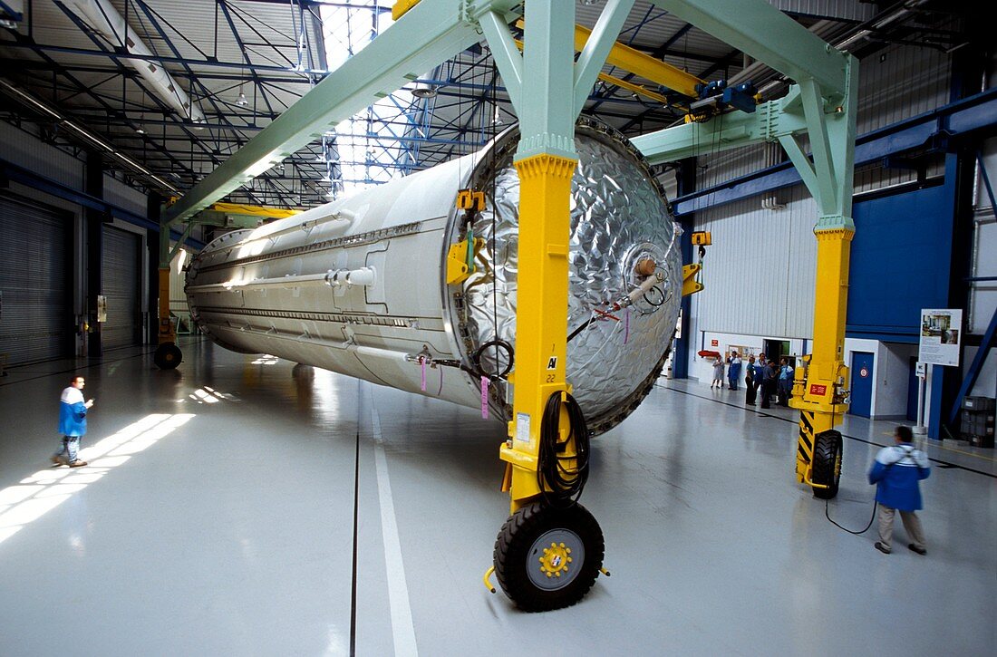 Ariane 5 cryogenic tank transportation