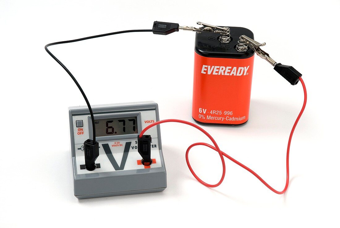 Measuring a battery's voltage