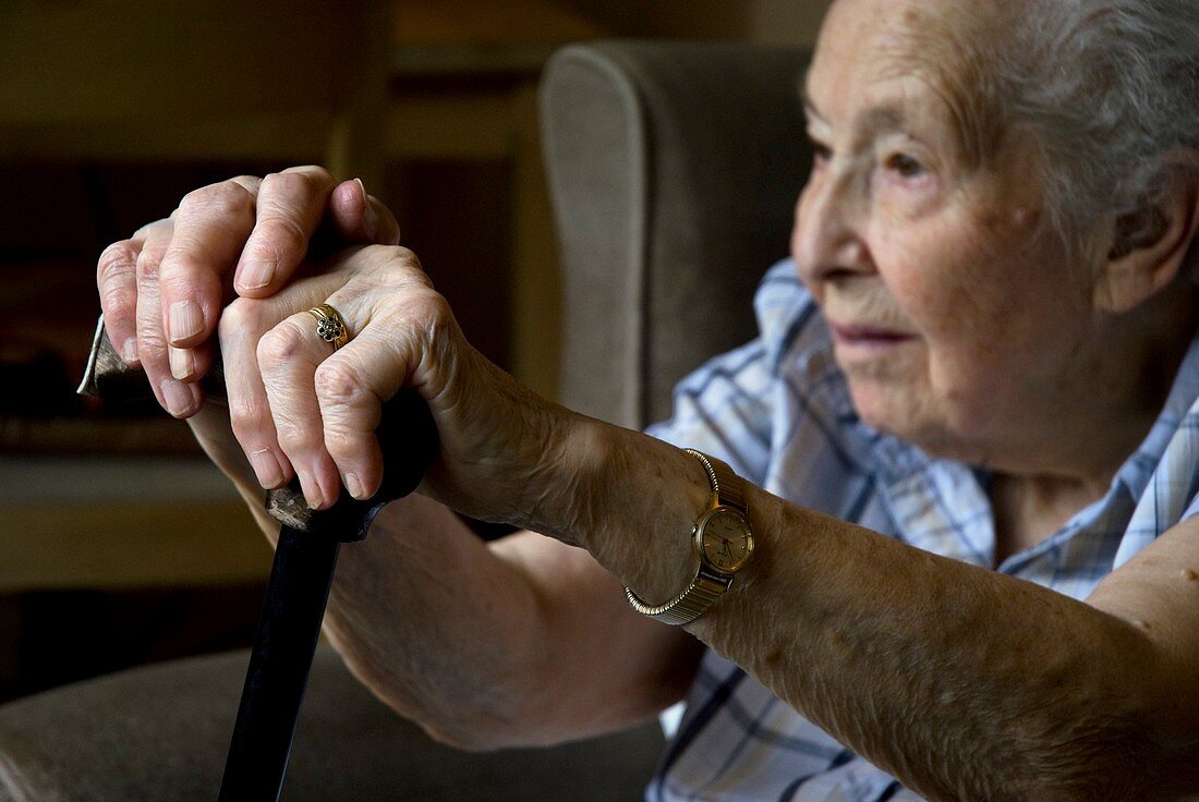 Elderly woman with arthritic hands