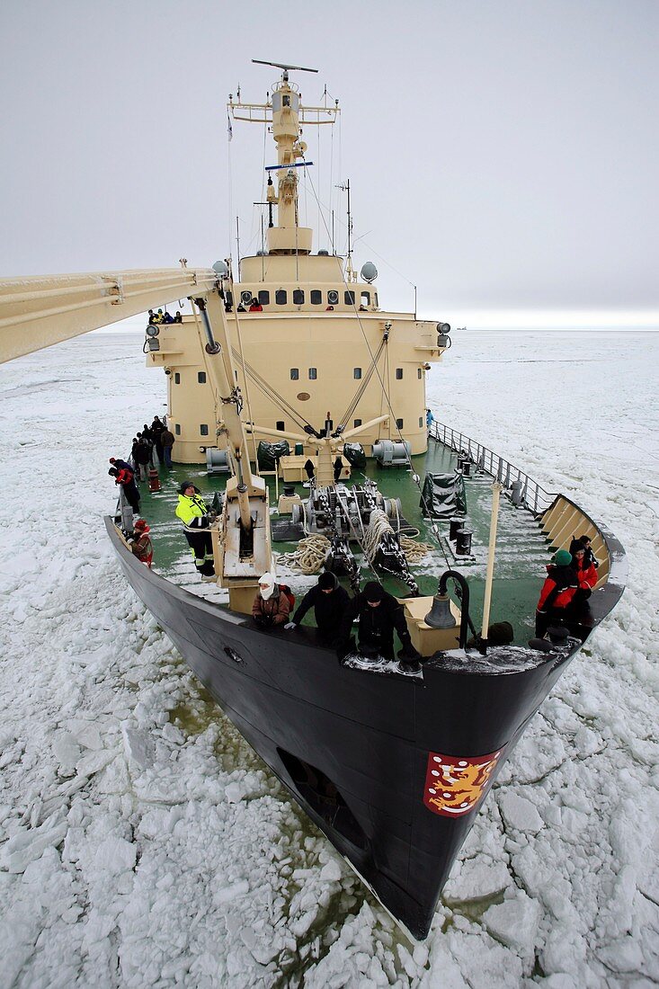 Icebreaker tourist ship