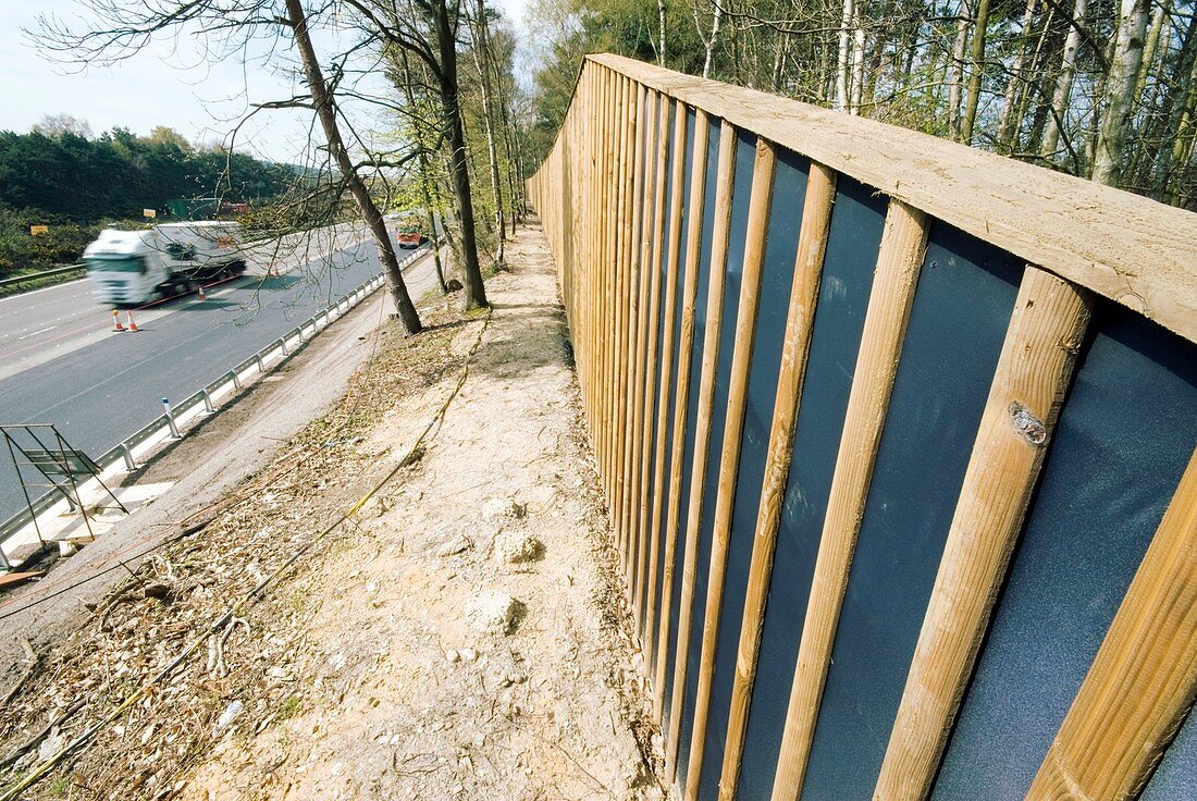 Motorway noise-reduction fence