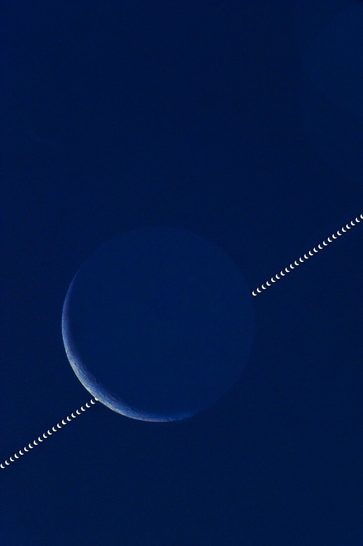 Lunar occultation of Venus,time-lapse