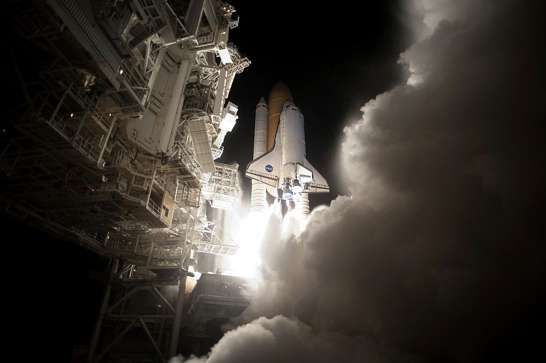 Space shuttle lift-off