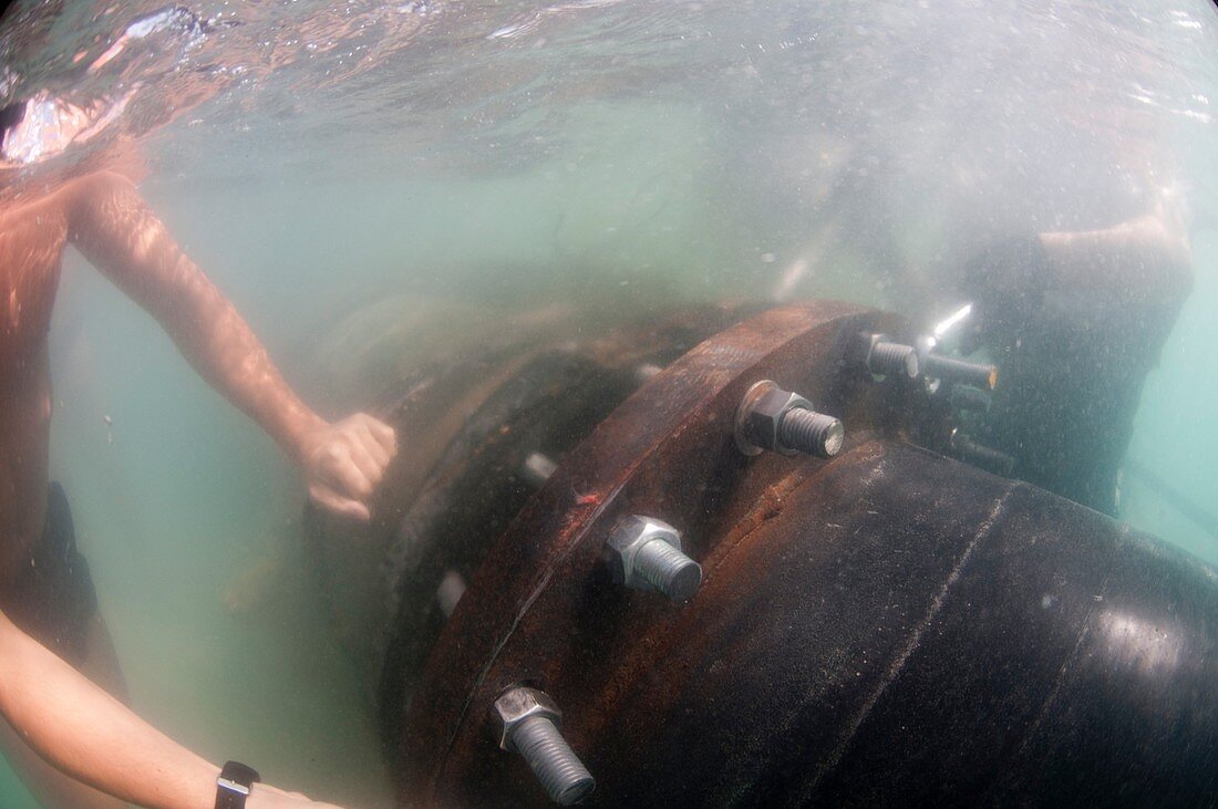 Laying a pipe underwater