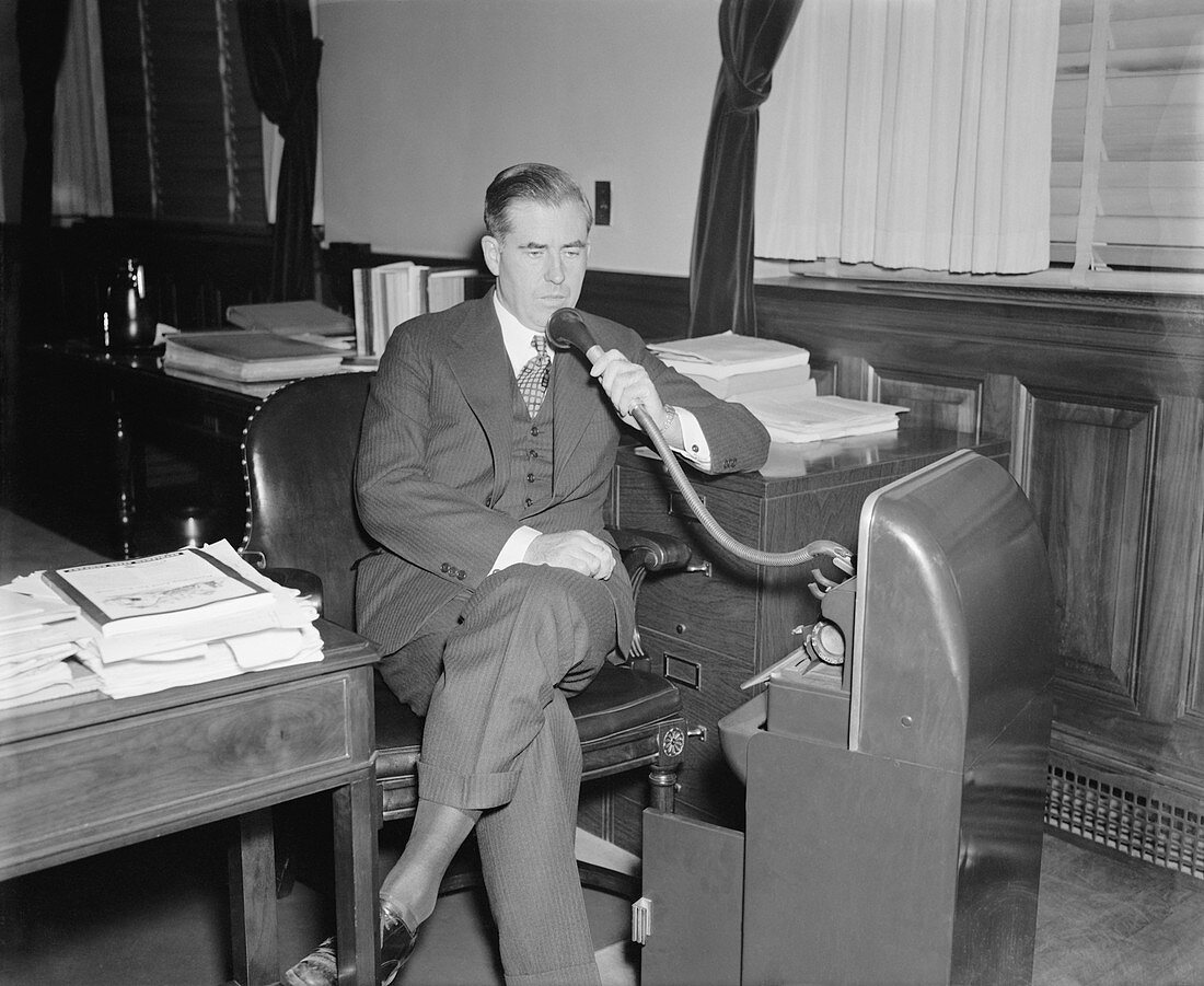Dictaphone use,USA,1937