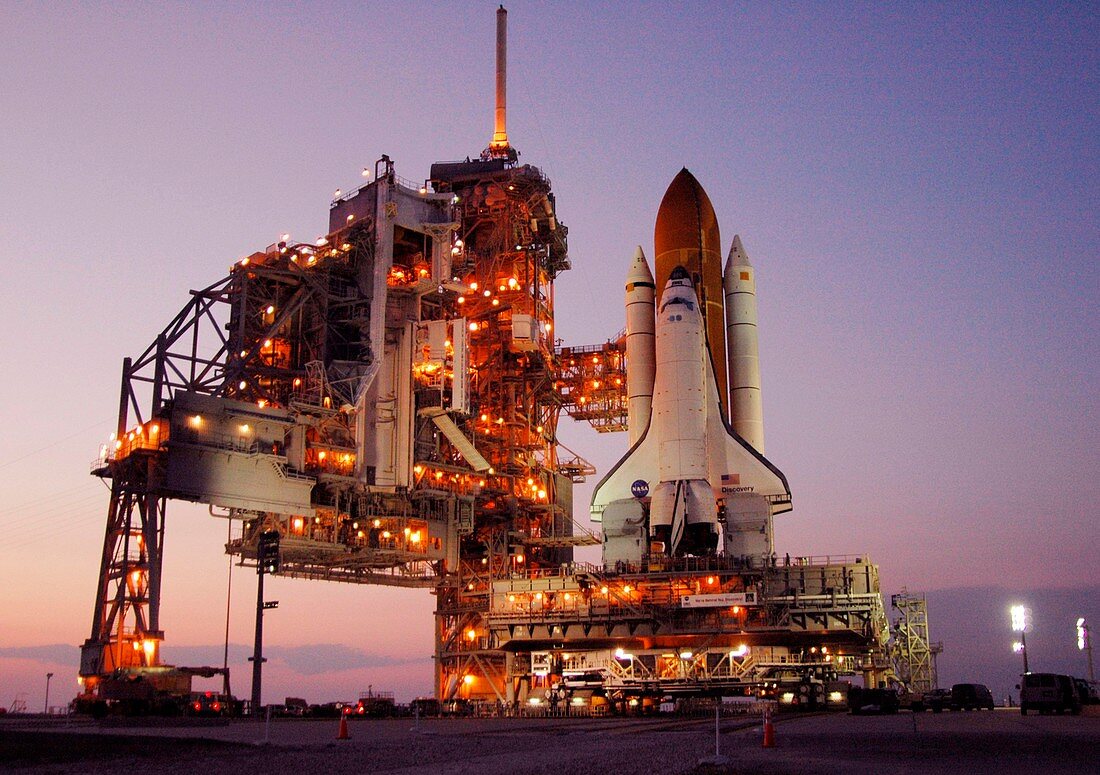 Discovery at launch pad,2006