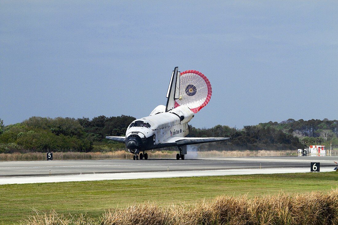 Discovery's final landing,2011