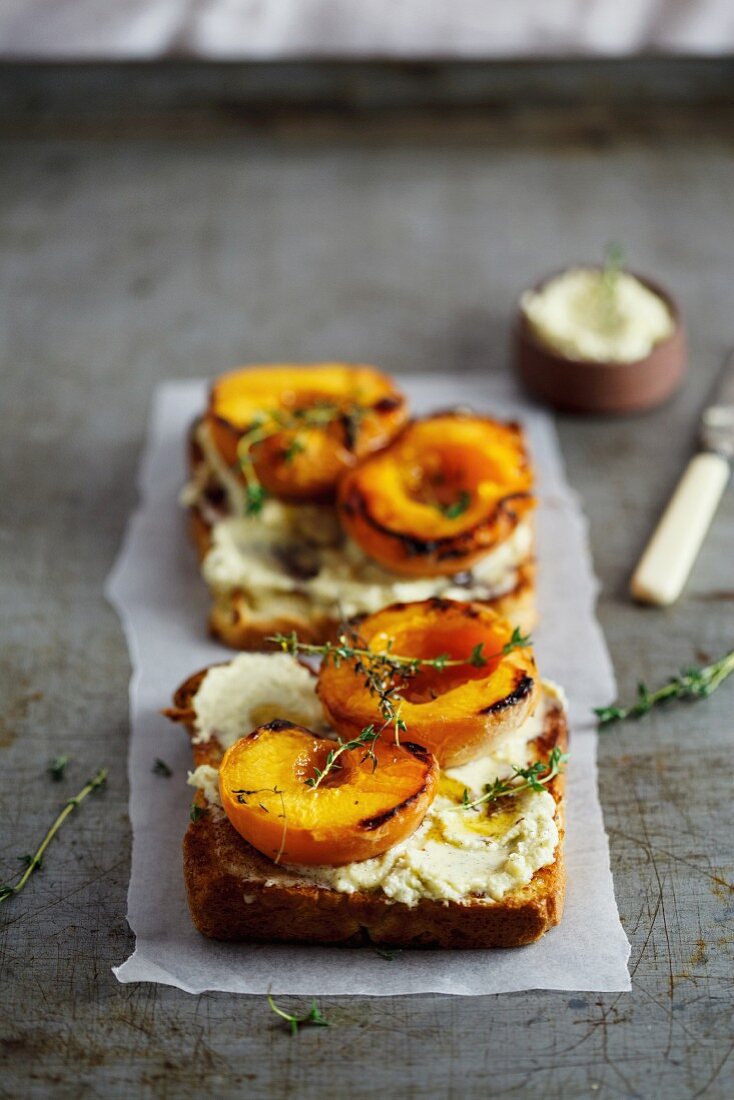 Slices of toast topped with roasted peaches and vanilla mascarpone cream