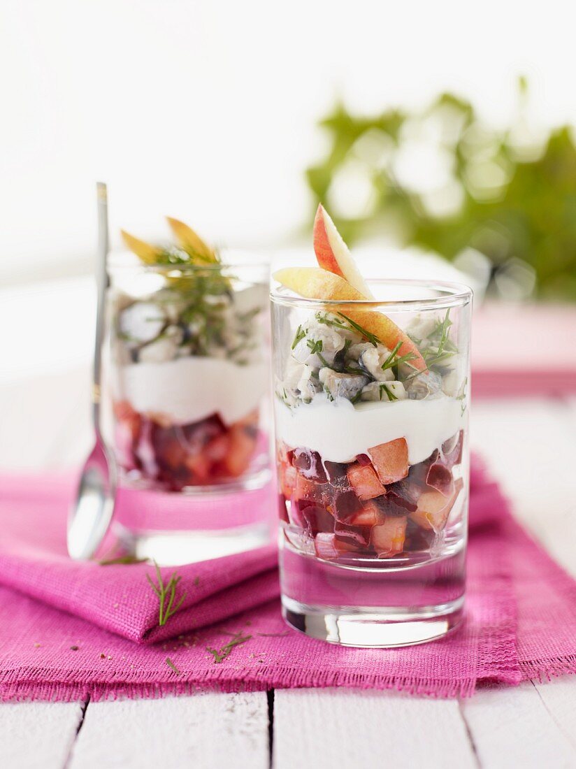 Rote-Bete-Salat mit Heringshäckerle