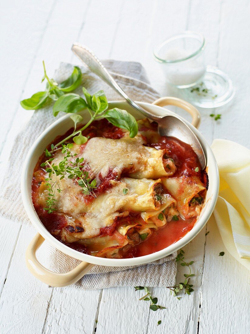 Cannelloni in tomato sauce