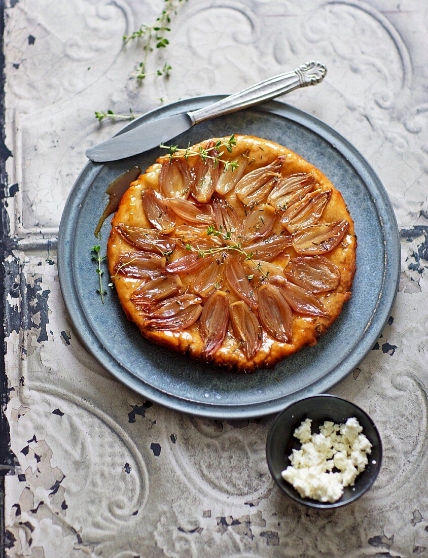 Spicy tarte tatin with shallots