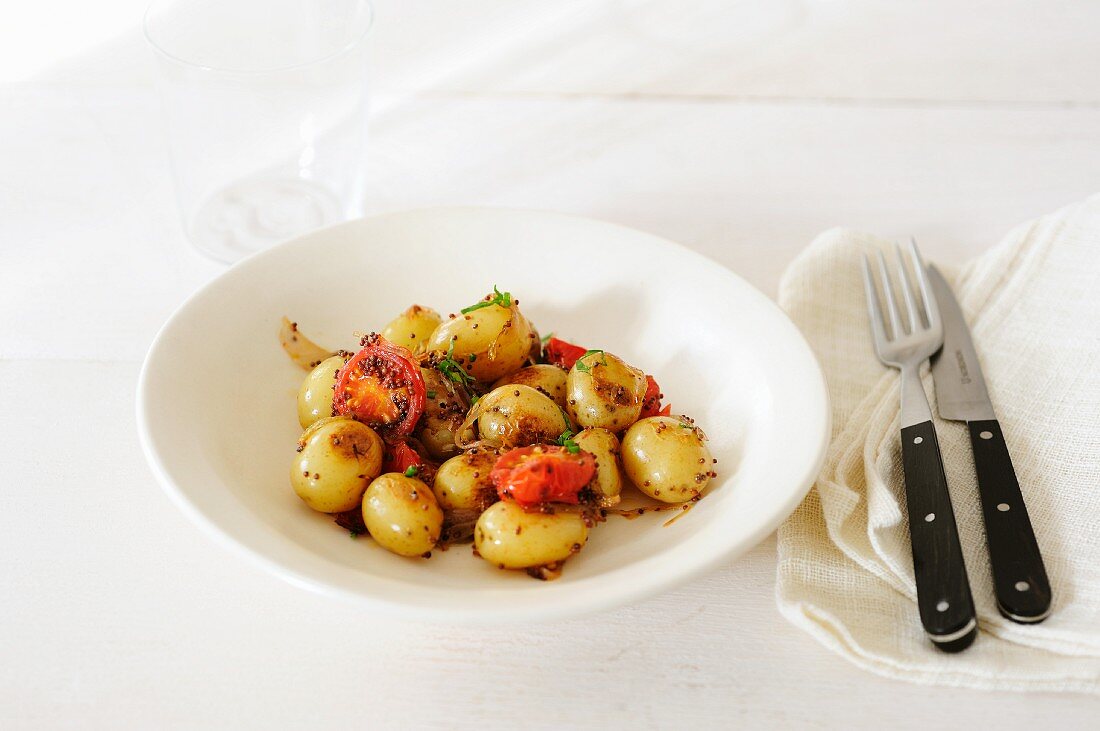 New potatoes with cherry tomatoes and mustard