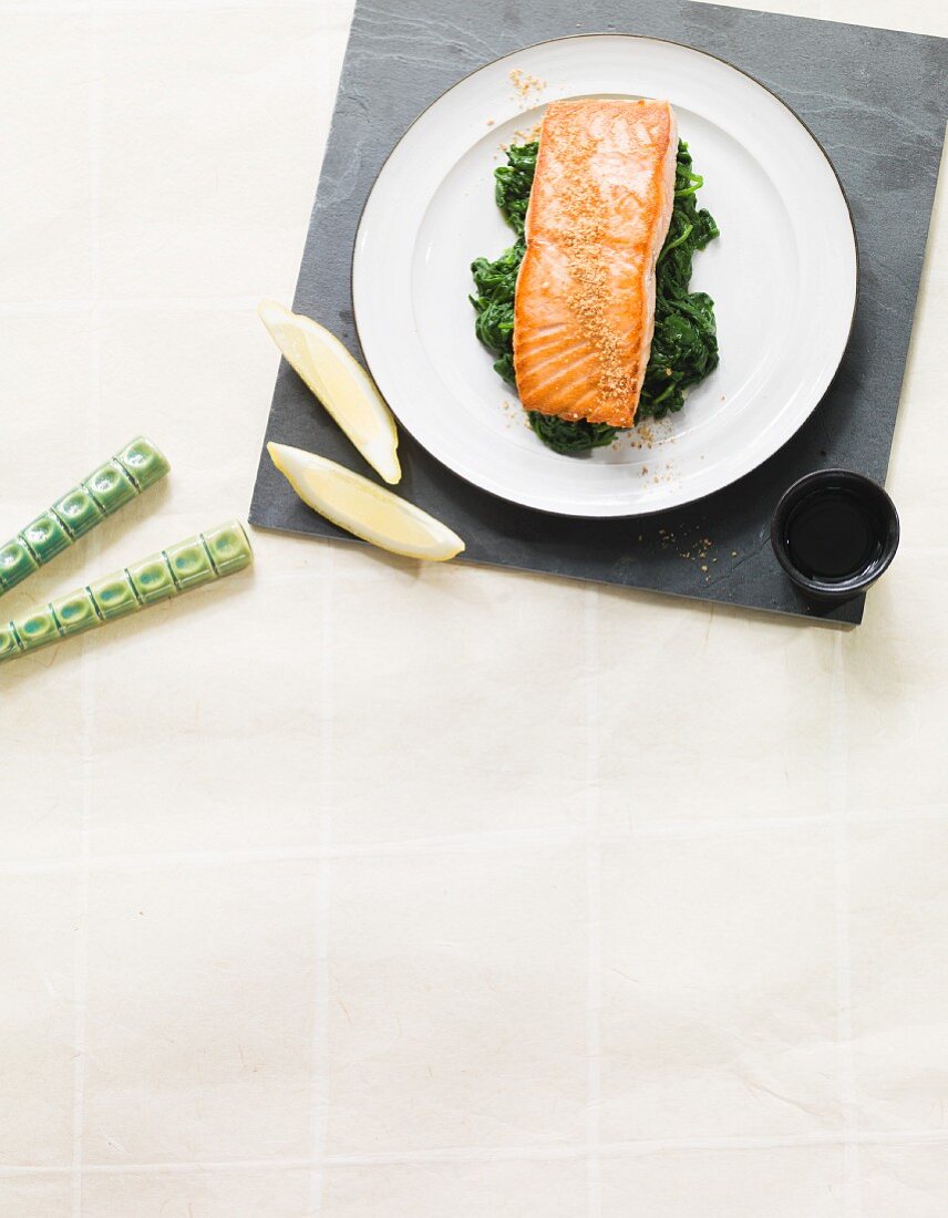 Salmon fillet with sesame on a bed of spinach