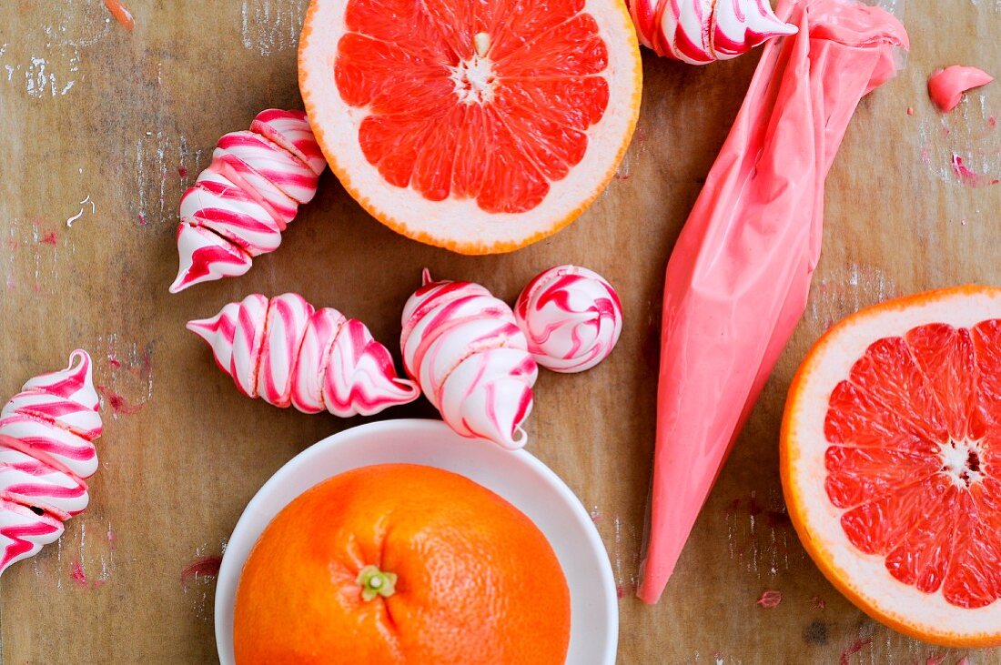 Pink-Flamingo-Küsse: Baiser mit Grapefruit-Curd