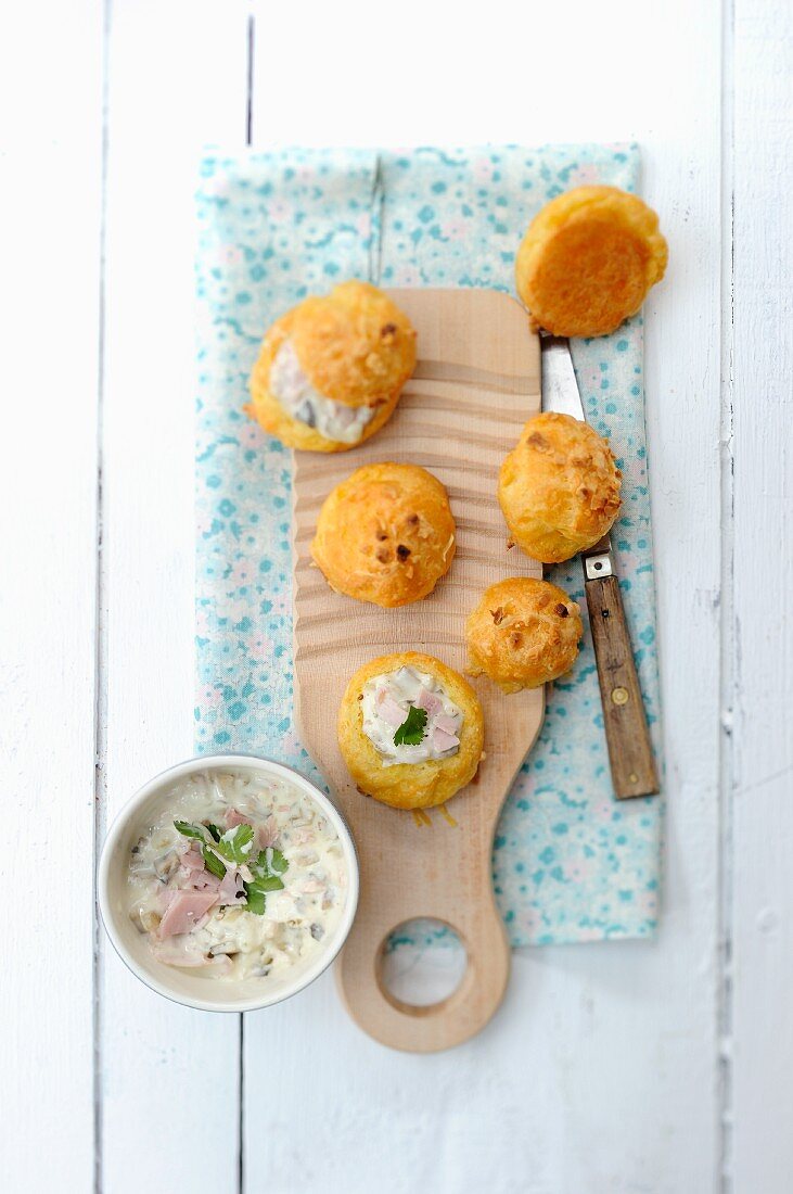 Gougeres mit Champignon-Bechamel