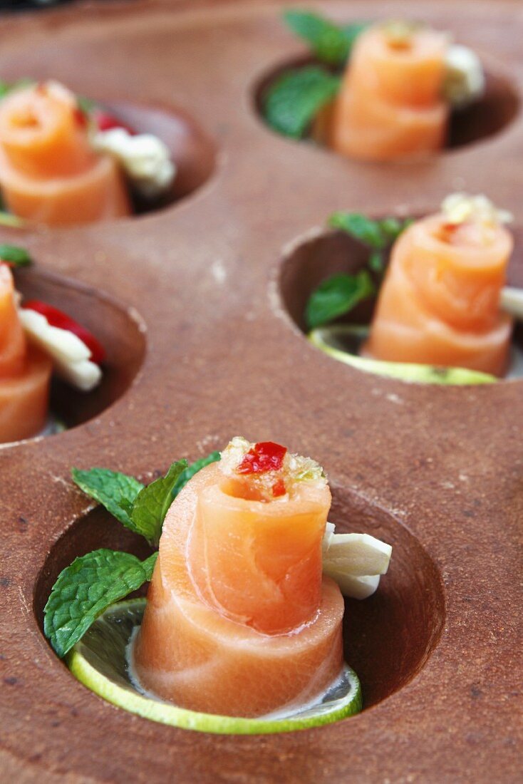 Salmon rolls with garlic, minced and a spicy lime dressing