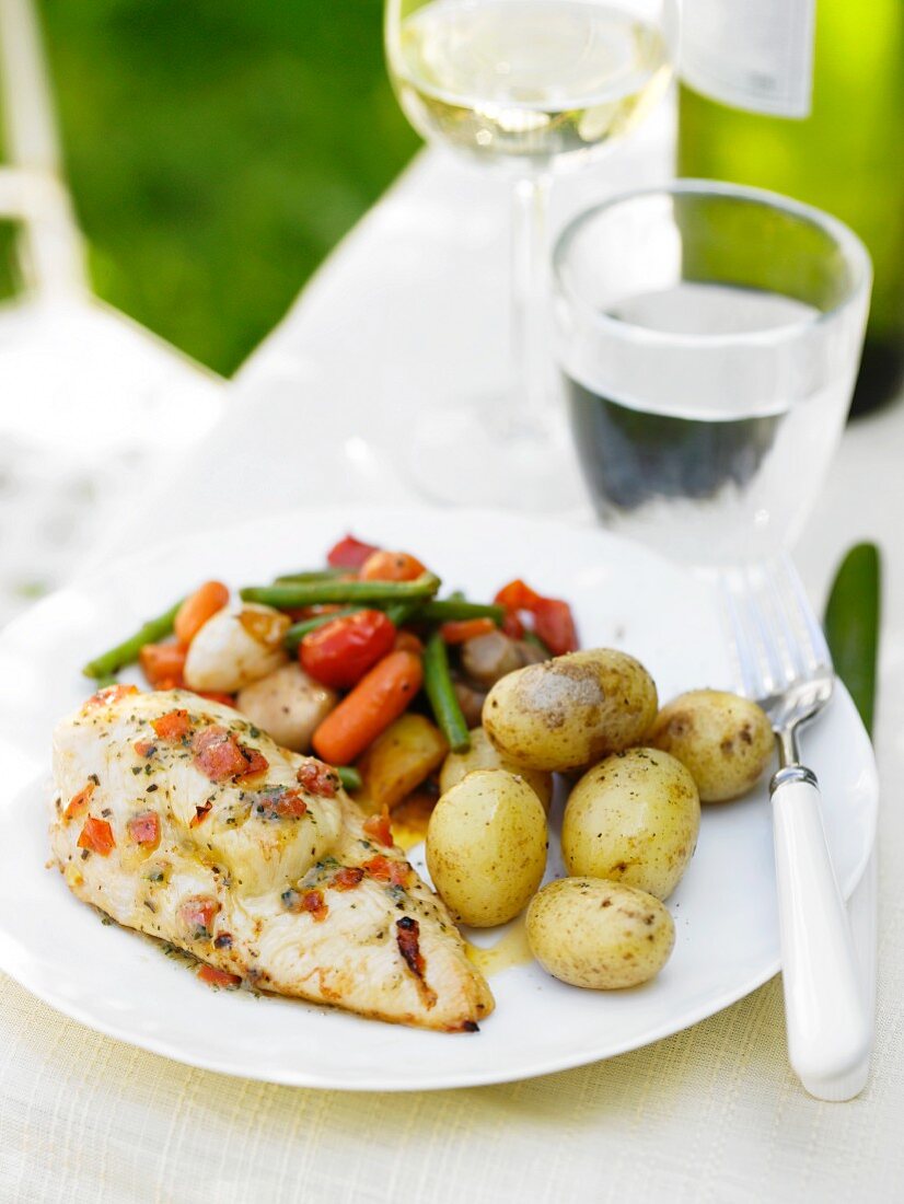 Chicken breast with new potatoes and a side of vegetables