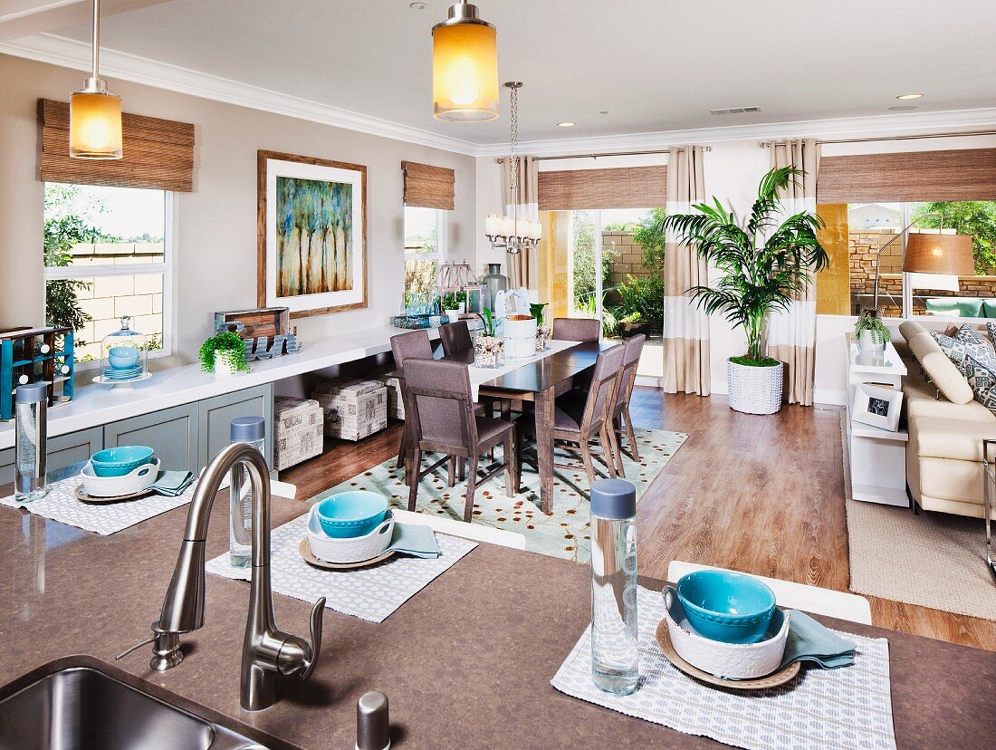 Open-plan kitchen and dining room; Indio; California; USA