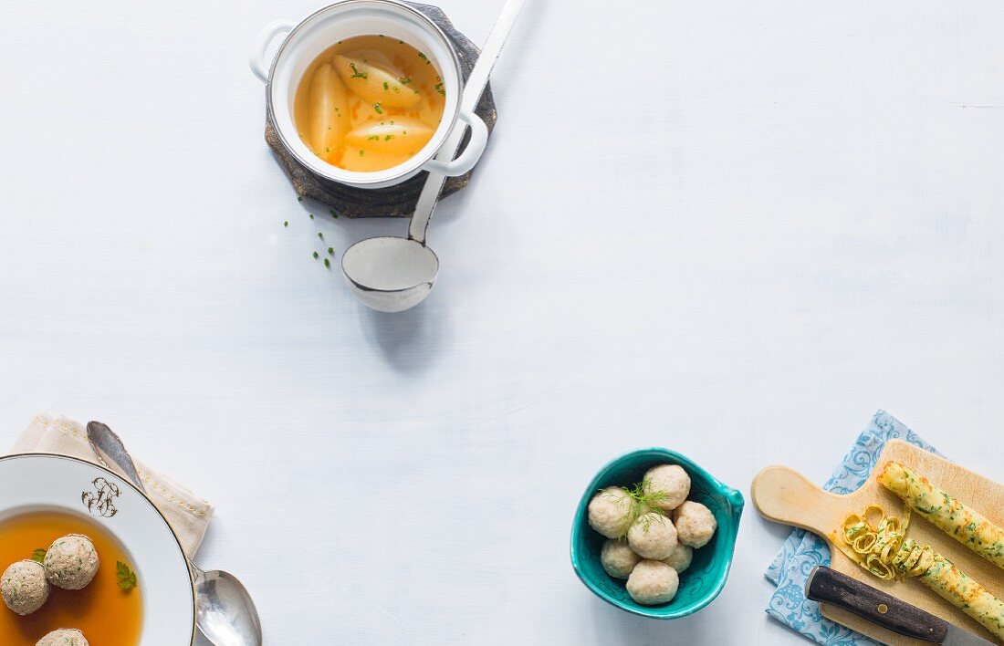 Verschiedene Knödel & Flädle als Suppeneinlagen