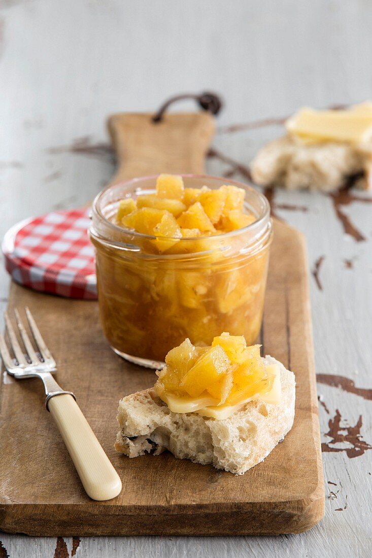 Pickled pineapple with cinnamon and ginger