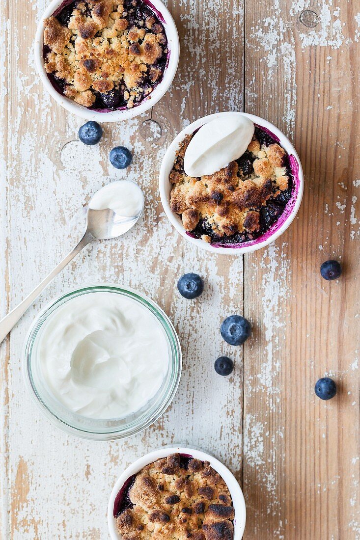 Mini blueberry crumbles with yogurt