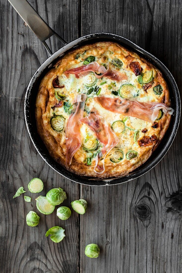 Frittata with Brussels sprouts, Parma ham and mozzarella