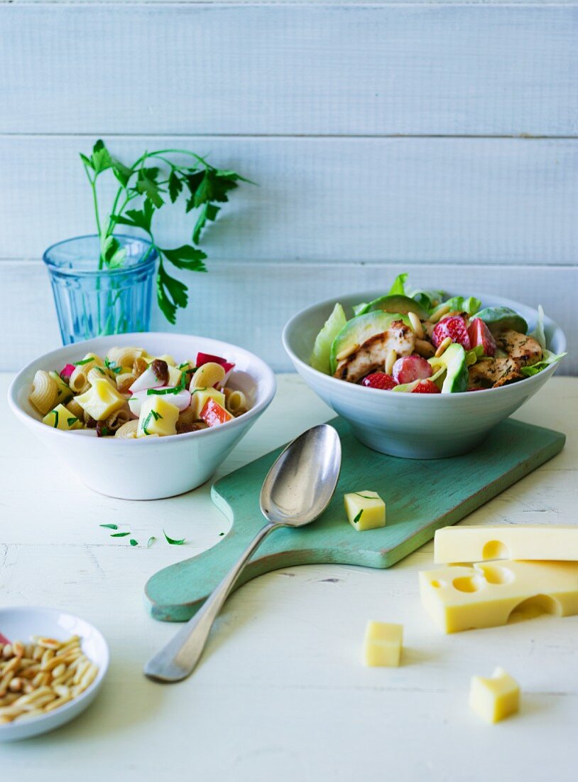 Ernährung bei ADHS: Fruchtiger Salat mit Putenbrust & Nudelsalat mit Käse