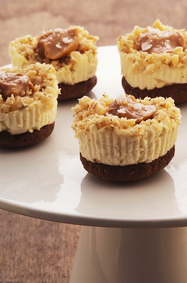 Salted caramel cheesecakes with walnut crumble