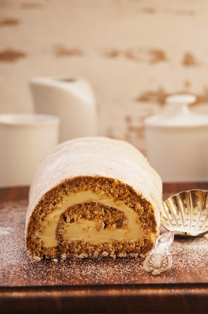 Spiced Swiss roll with honey