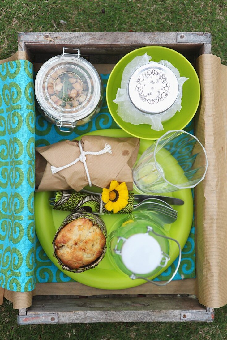 Drinks & food for picnic in wooden crate