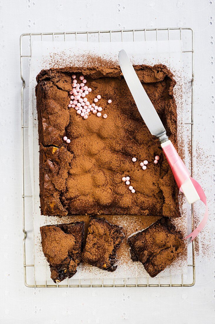 Brownies with marshmallows and a duo of chocolate