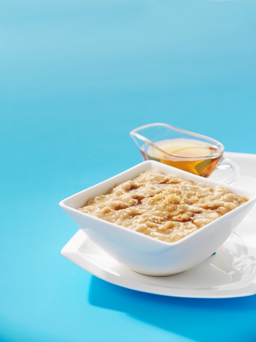 Porridge with maple syrup and brown sugar