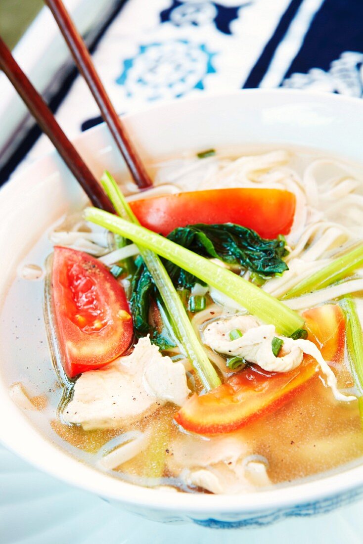 Noodle soup with chicken and tomatoes (Laos)