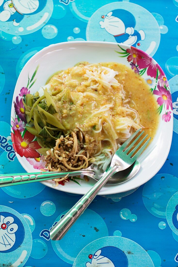 Kanom Jeen (Thai noodle dish)