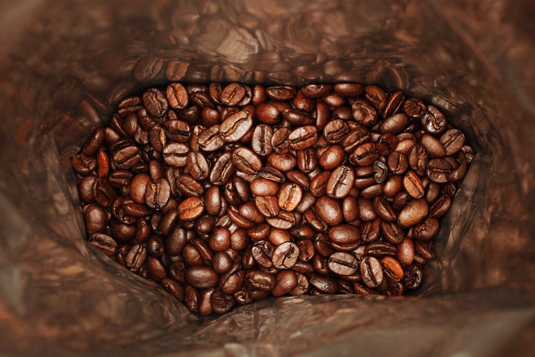 Kaffeebohnen in einer Tüte