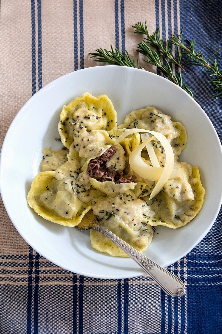 Ravioli with beef tongue, sultanas and a mustard sauce