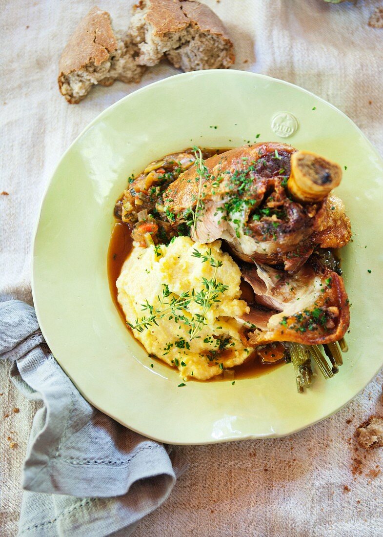 Braised pork knuckle with mashed potatoes