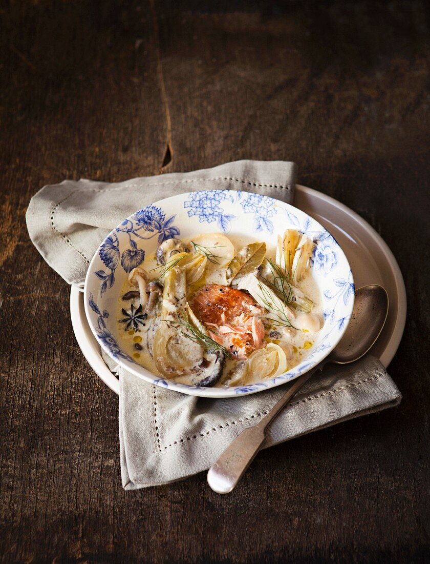 Fennel broth with salmon and mushrooms