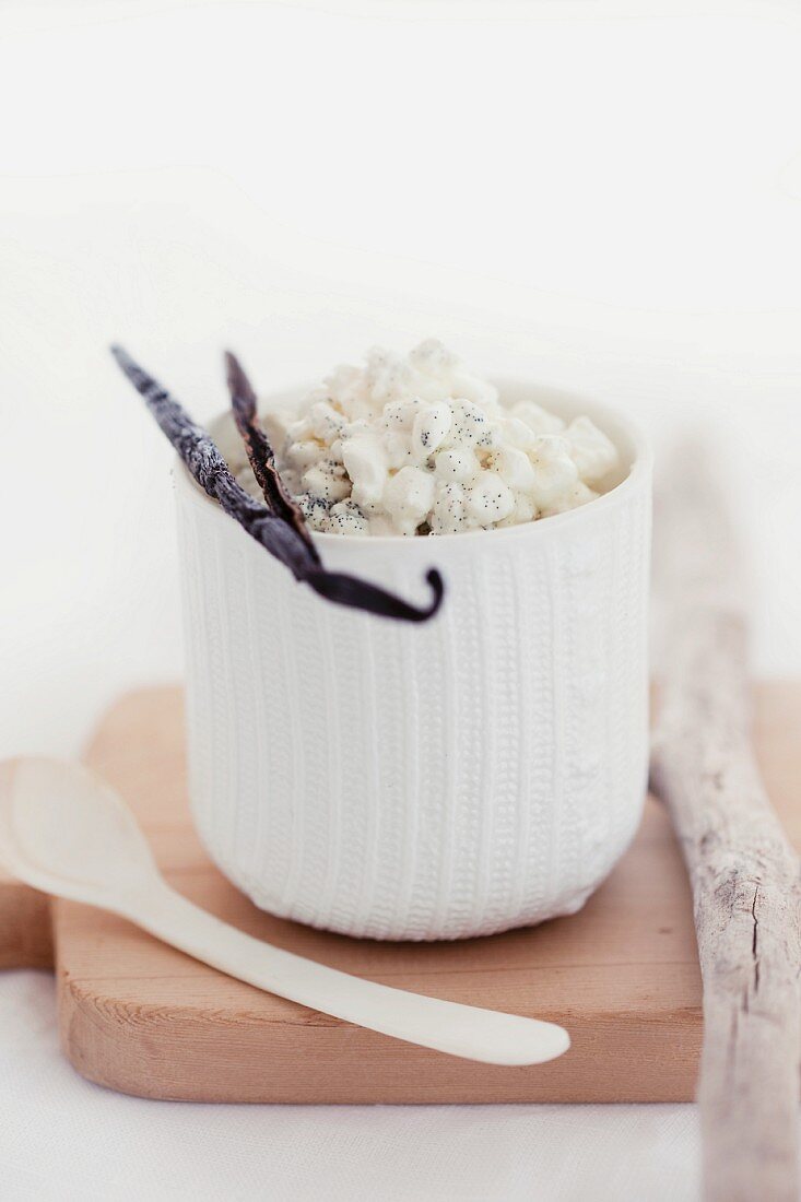 Cottage cheese with vanilla pods