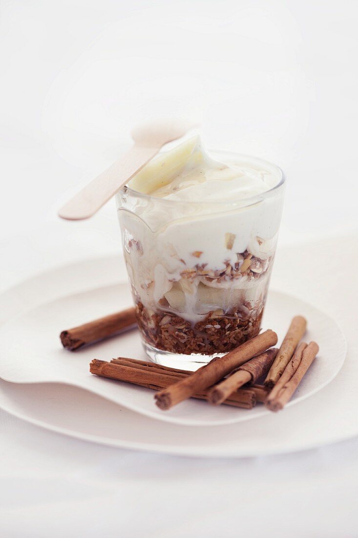 Trifle with cinnamon and grated chocolate