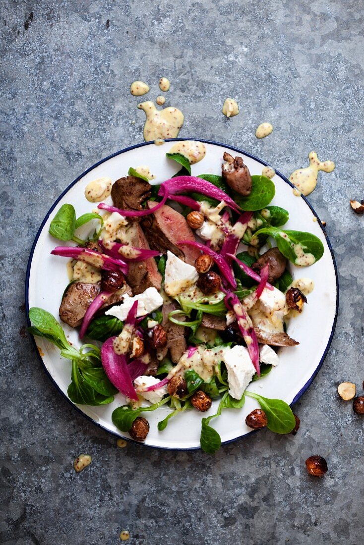 Feldsalat mit Kaninchen und Senfdressing