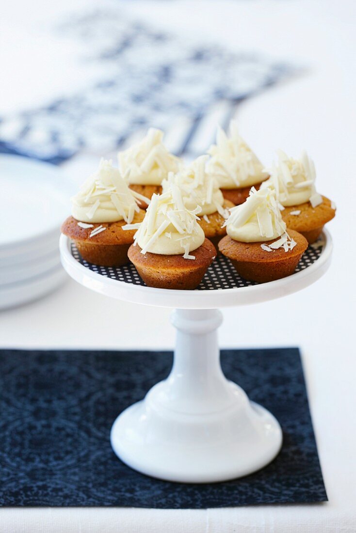 Caramel cakes with white chocolate ganache