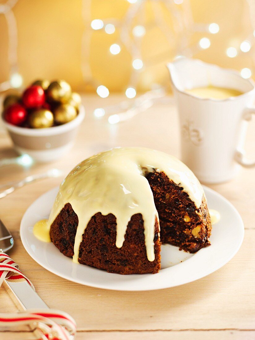 Christmaspudding mit Vanillesauce