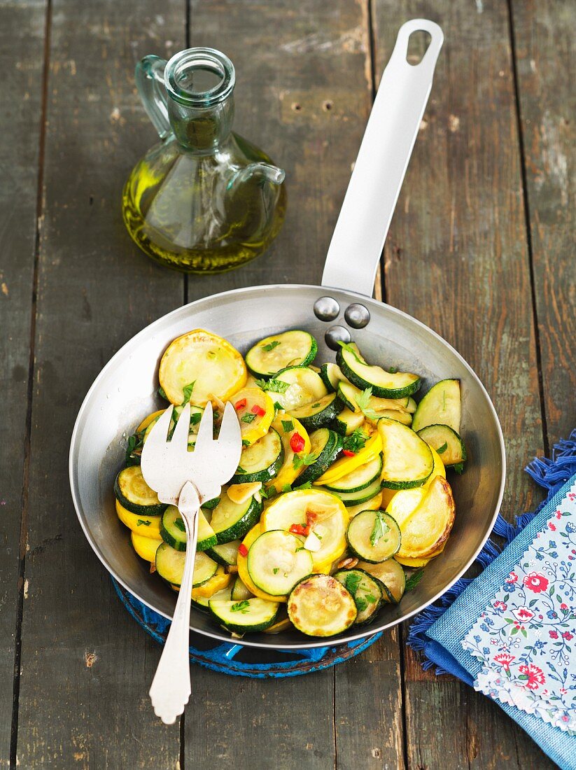 Fried courgettes with chillis
