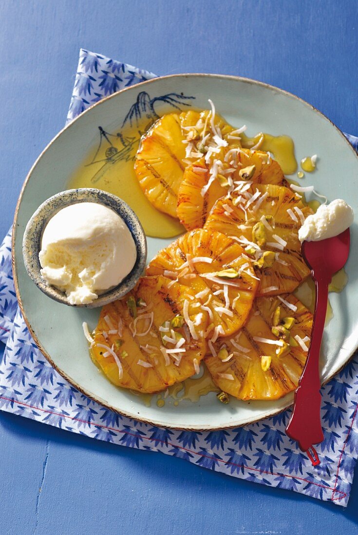 Grilled pineapple slices with honey and vanilla ice cream
