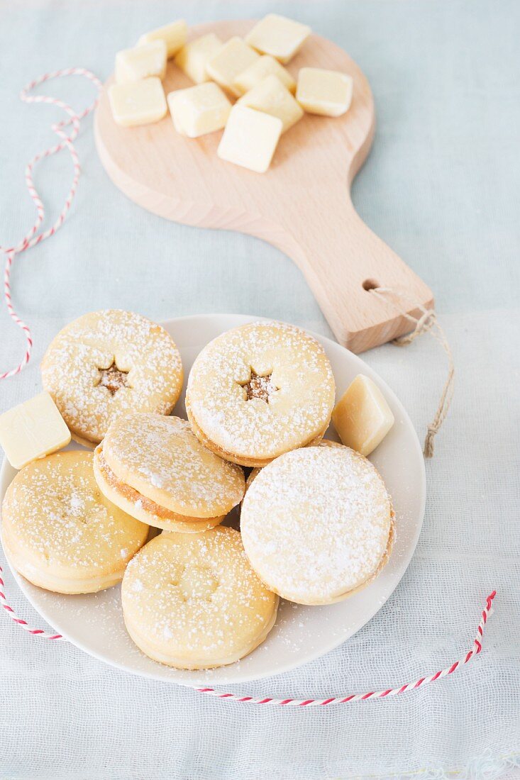 Christmas biscuits filled with white chocolate