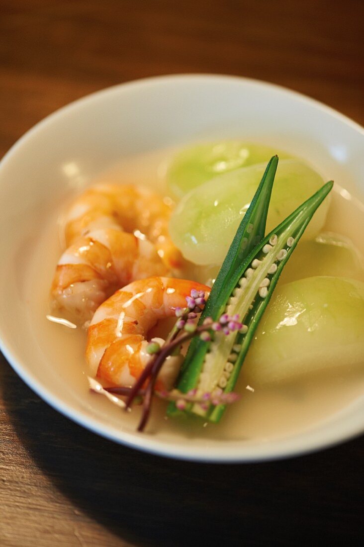 Asiatische Suppe mit Garnelen