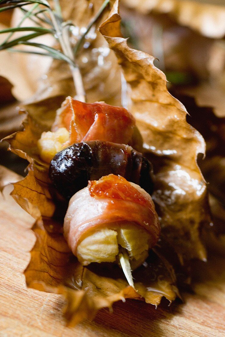 Spiedini alla friulana (chestnut and plum skewers, Italy)