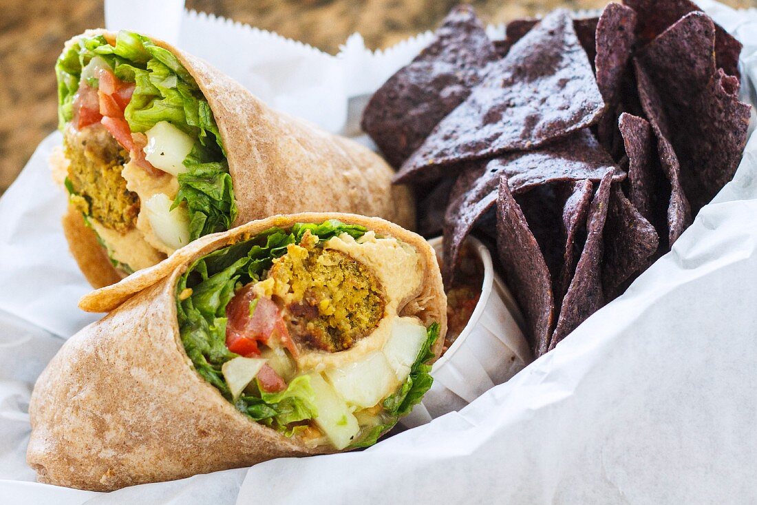 Wraps mit Falafel und Maischips