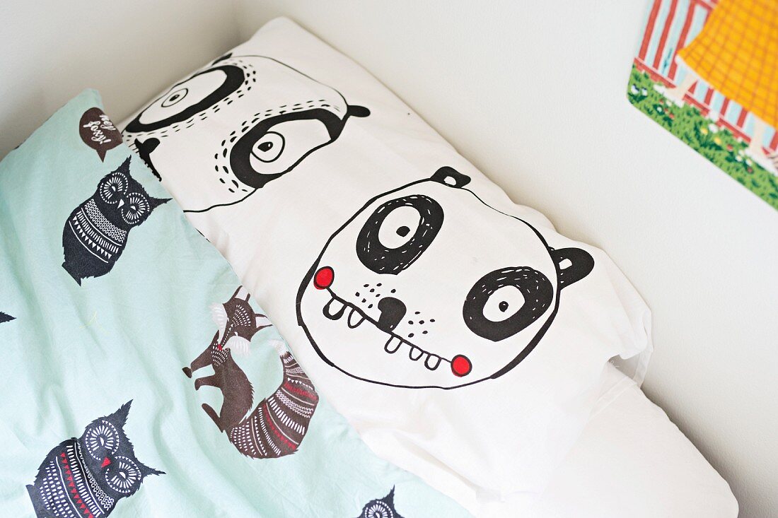 Children's bed linen with cartoon characters and animal motifs